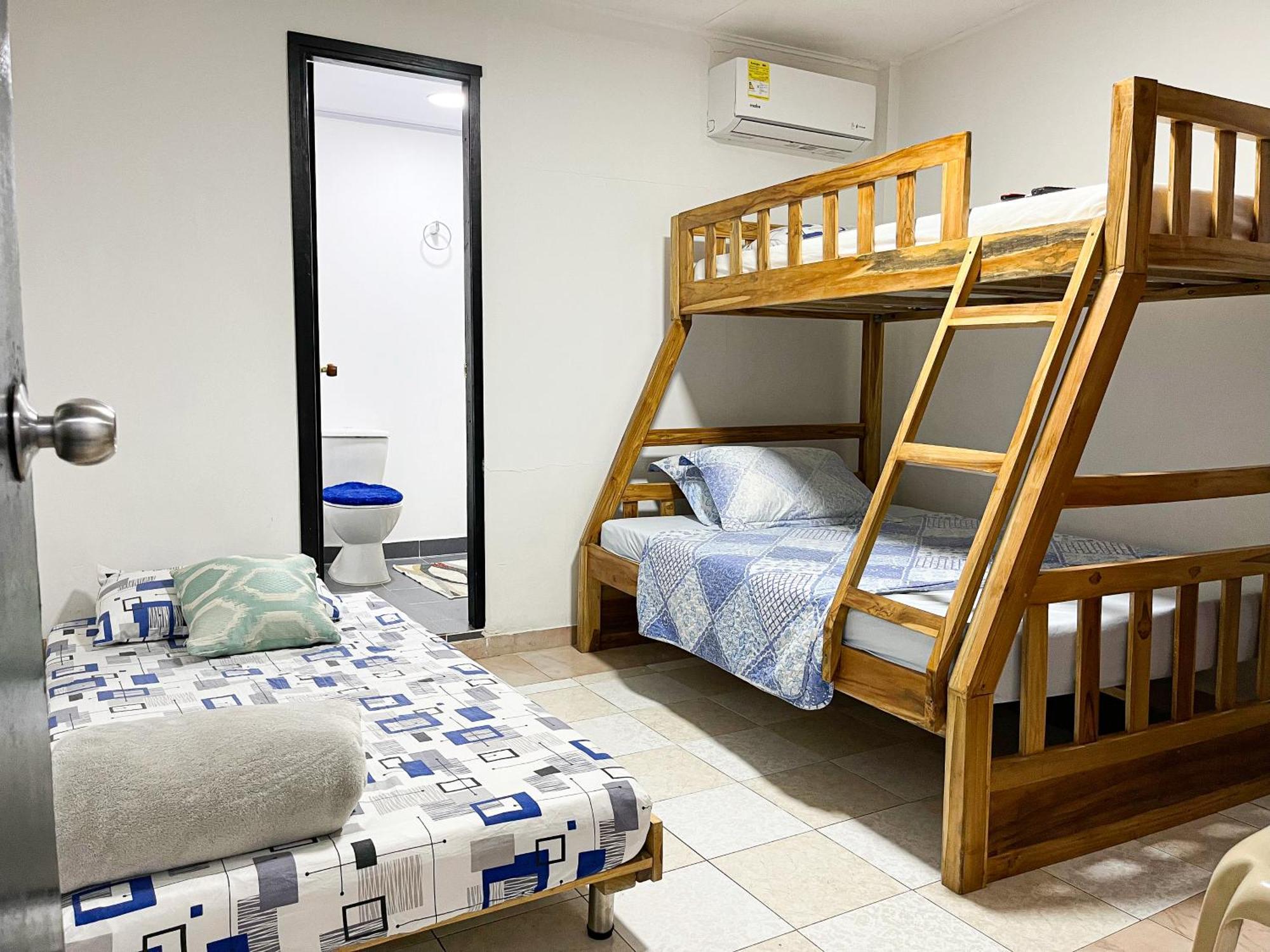 Quarto Quádruplo com Banheiro Privativo