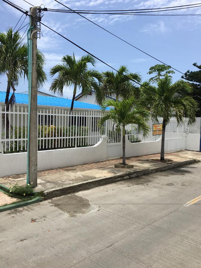 Quarto com 2 Camas de Solteiro e Banheiro Privativo