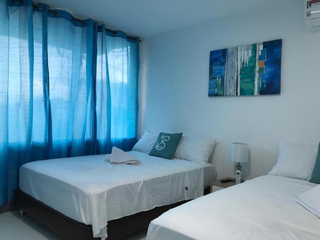 Quarto com Cama de Casal ou 2 de Solteiro e Banheiro Privativo